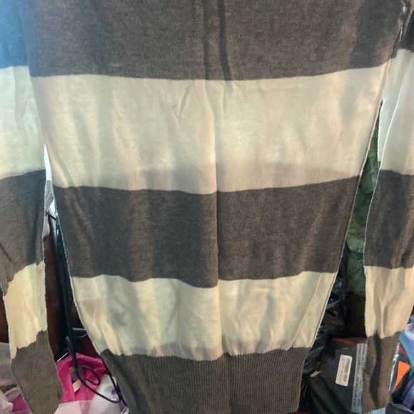 Long sleeve extra Small sweater - Picture 6 of 6